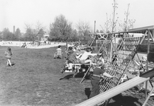 502971 Gezicht op de bouwspeelplaats aan de Van Bijnkershoeklaan te Utrecht.